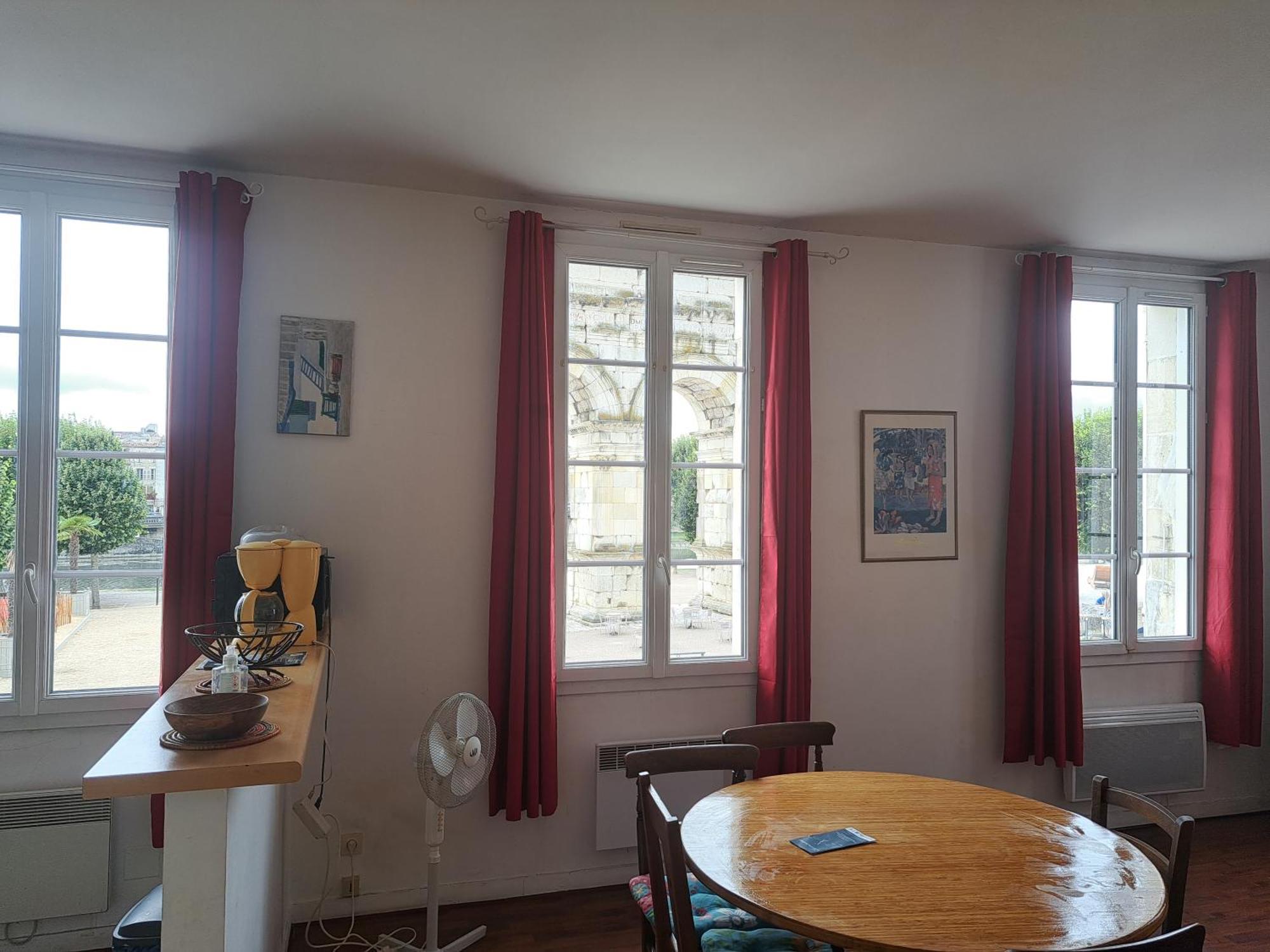 Appartement Loft Vue Imprenable Sur Le Vieux Saintes Extérieur photo